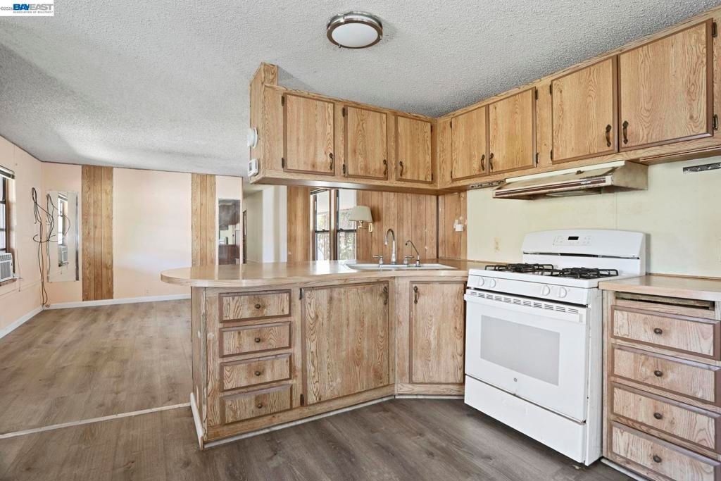 Image 9 of property listing at 5040 JACKSON ST, North Highlands, CA 95660