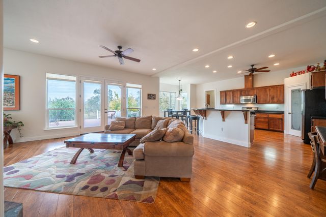 8180 Whispering Oaks Road, Redding, CA 96002