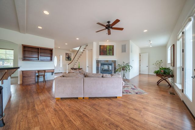 8180 Whispering Oaks Road, Redding, CA 96002