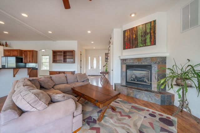 8180 Whispering Oaks Road, Redding, CA 96002