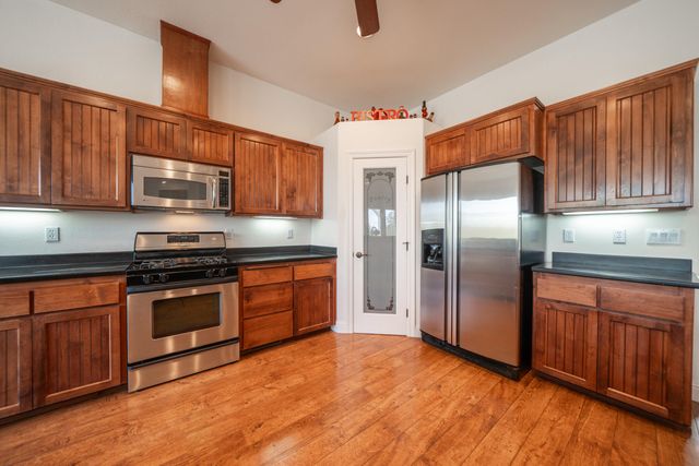 8180 Whispering Oaks Road, Redding, CA 96002