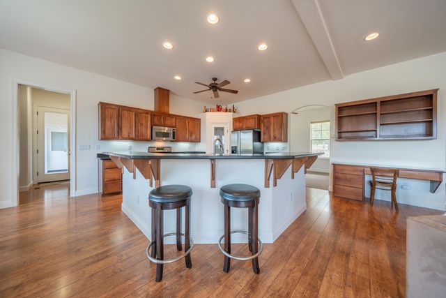 8180 Whispering Oaks Road, Redding, CA 96002