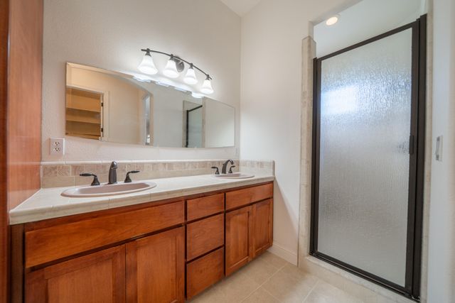 8180 Whispering Oaks Road, Redding, CA 96002