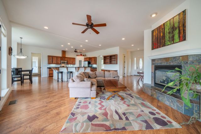 8180 Whispering Oaks Road, Redding, CA 96002