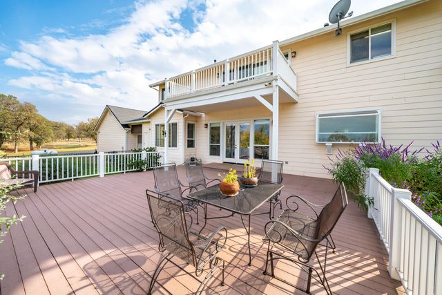 8180 Whispering Oaks Road, Redding, CA 96002