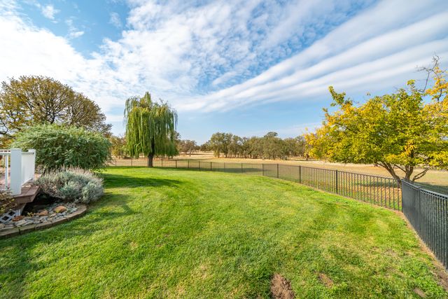 8180 Whispering Oaks Road, Redding, CA 96002