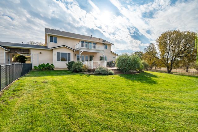 8180 Whispering Oaks Road, Redding, CA 96002