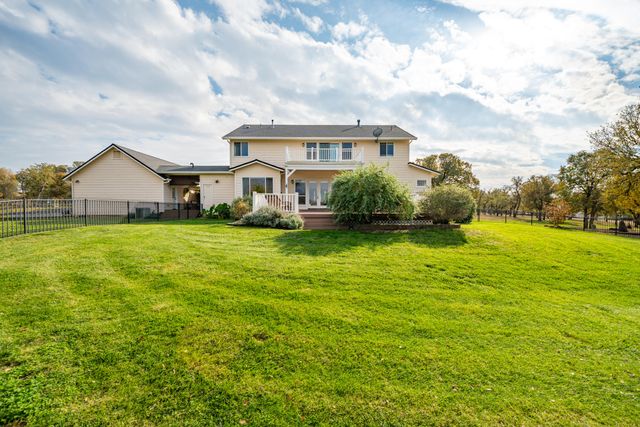 8180 Whispering Oaks Road, Redding, CA 96002