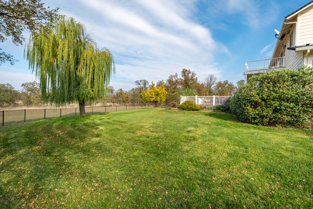 8180 Whispering Oaks Road, Redding, CA 96002