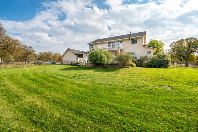 8180 Whispering Oaks Road, Redding, CA 96002