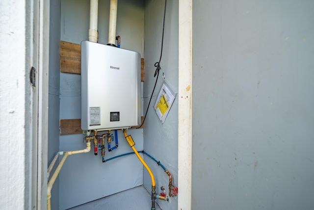 8180 Whispering Oaks Road, Redding, CA 96002