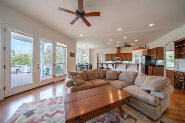 8180 Whispering Oaks Road, Redding, CA 96002