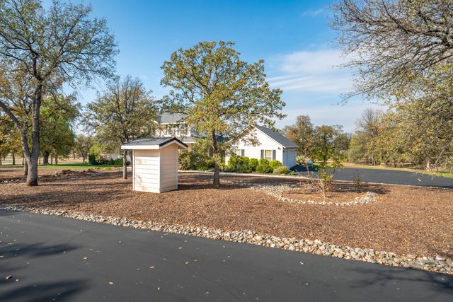 8180 Whispering Oaks Road, Redding, CA 96002