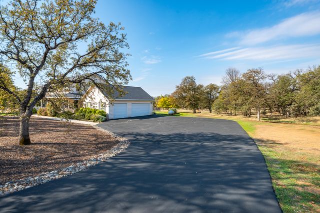 8180 Whispering Oaks Road, Redding, CA 96002
