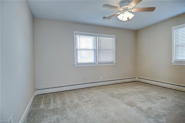 112 Cottonwood LN, Chesapeake, VA 23320