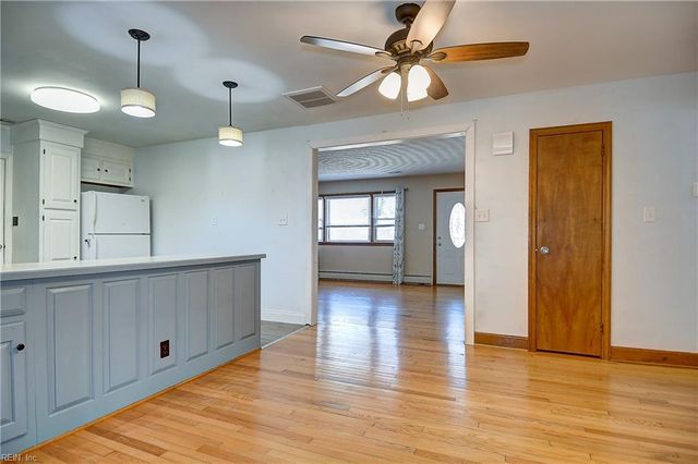 112 Cottonwood LN, Chesapeake, VA 23320