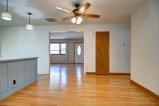 112 Cottonwood LN, Chesapeake, VA 23320