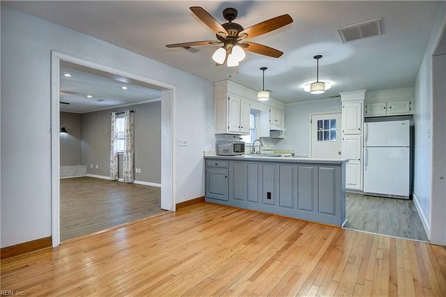 112 Cottonwood LN, Chesapeake, VA 23320