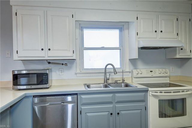 112 Cottonwood LN, Chesapeake, VA 23320