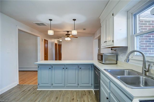 112 Cottonwood LN, Chesapeake, VA 23320