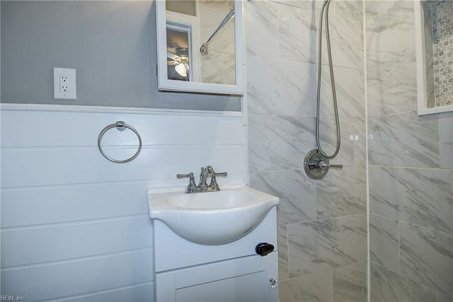 112 Cottonwood LN, Chesapeake, VA 23320