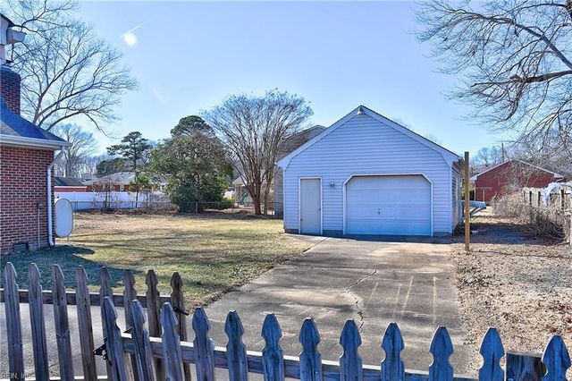 112 Cottonwood LN, Chesapeake, VA 23320