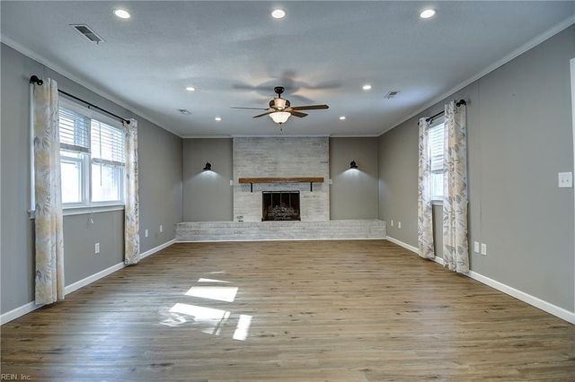 112 Cottonwood LN, Chesapeake, VA 23320