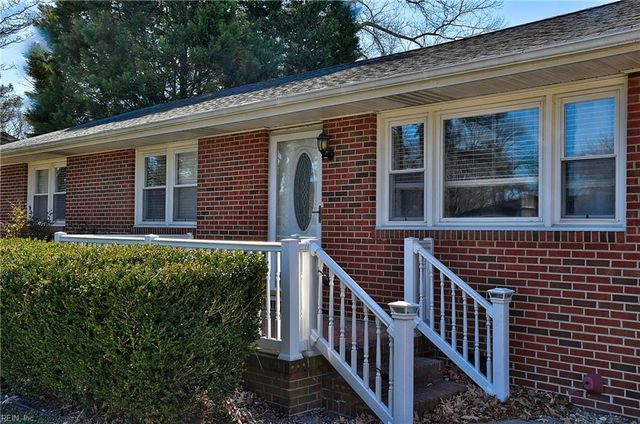 112 Cottonwood LN, Chesapeake, VA 23320