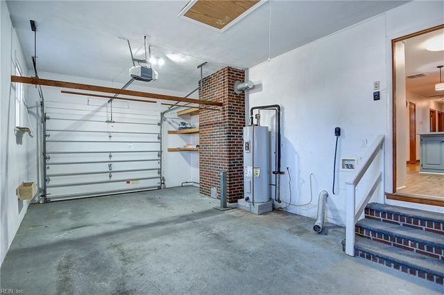 112 Cottonwood LN, Chesapeake, VA 23320