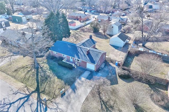 112 Cottonwood LN, Chesapeake, VA 23320