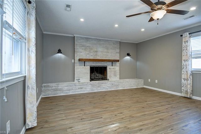 112 Cottonwood LN, Chesapeake, VA 23320