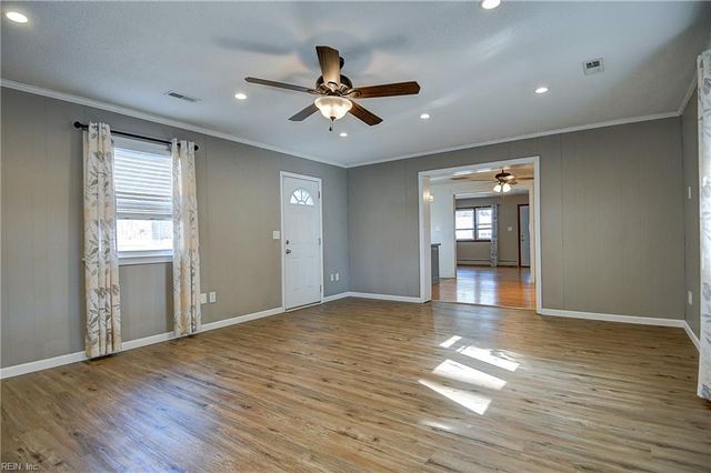 112 Cottonwood LN, Chesapeake, VA 23320