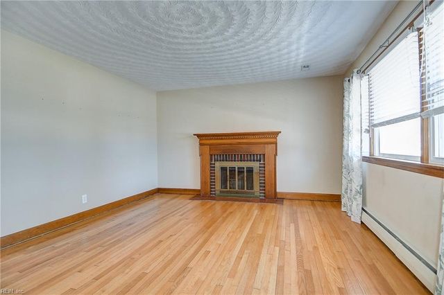 112 Cottonwood LN, Chesapeake, VA 23320