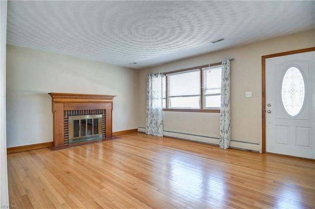 112 Cottonwood LN, Chesapeake, VA 23320