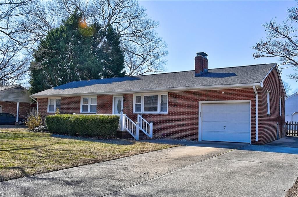 112 Cottonwood LN, Chesapeake, VA 23320