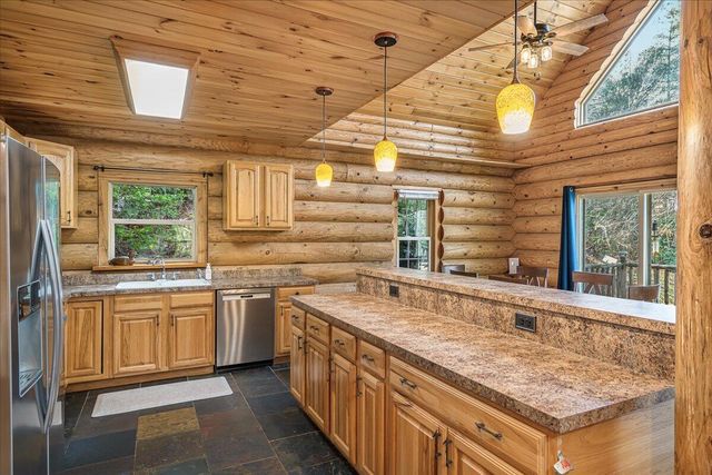 645 Right Fork Fixer Road, Zoe, KY 41397