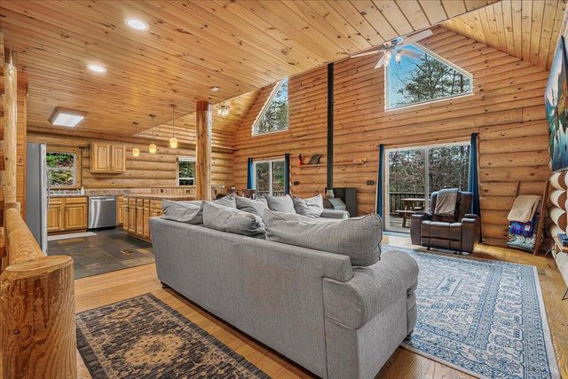 645 Right Fork Fixer Road, Zoe, KY 41397