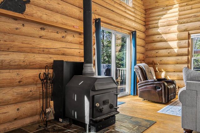 645 Right Fork Fixer Road, Zoe, KY 41397