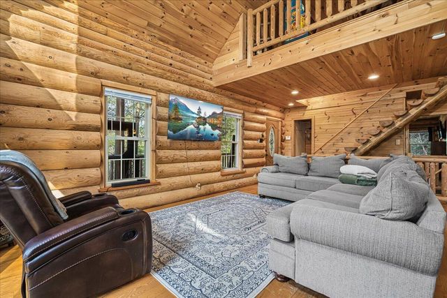 645 Right Fork Fixer Road, Zoe, KY 41397