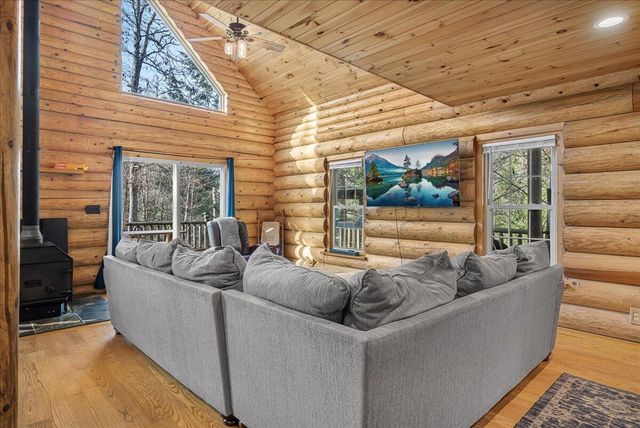 645 Right Fork Fixer Road, Zoe, KY 41397