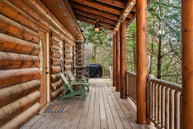 645 Right Fork Fixer Road, Zoe, KY 41397