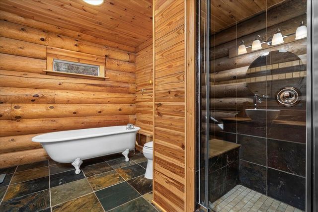 645 Right Fork Fixer Road, Zoe, KY 41397