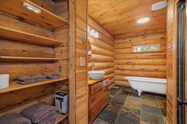 645 Right Fork Fixer Road, Zoe, KY 41397