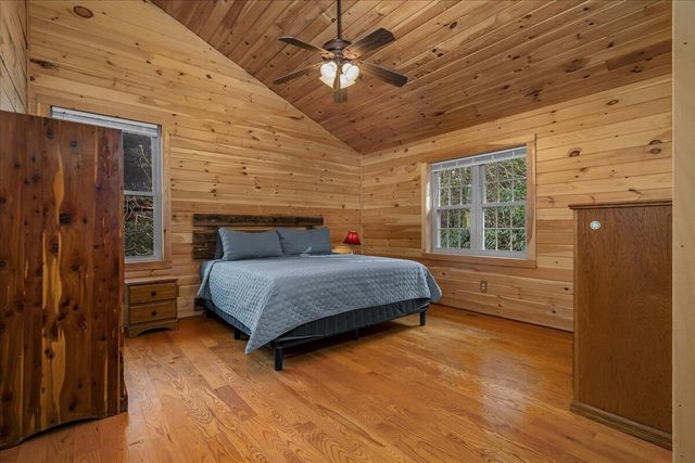 645 Right Fork Fixer Road, Zoe, KY 41397