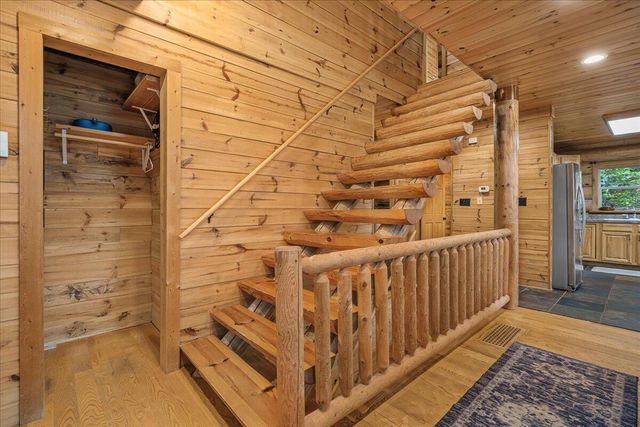 645 Right Fork Fixer Road, Zoe, KY 41397