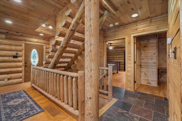 645 Right Fork Fixer Road, Zoe, KY 41397