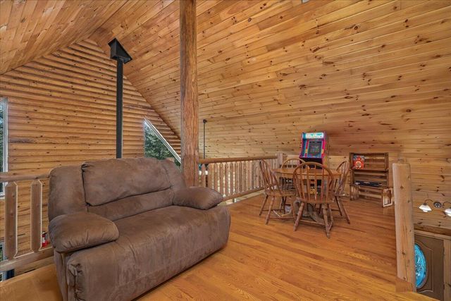 645 Right Fork Fixer Road, Zoe, KY 41397