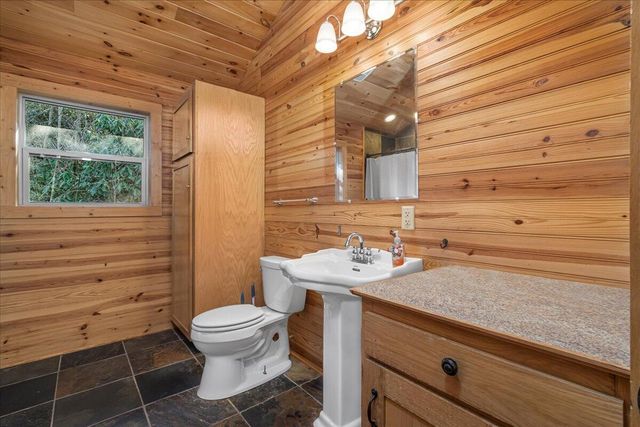 645 Right Fork Fixer Road, Zoe, KY 41397