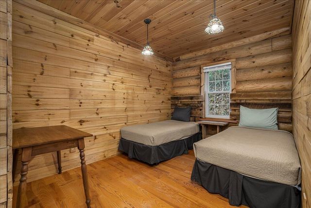 645 Right Fork Fixer Road, Zoe, KY 41397