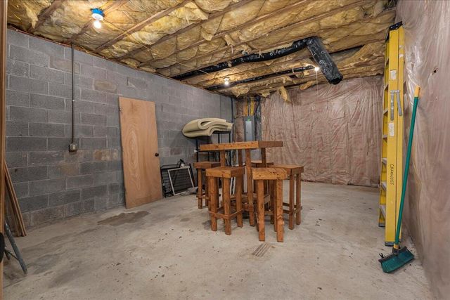 645 Right Fork Fixer Road, Zoe, KY 41397